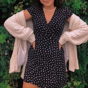 Brandy Melville robbie floral wrap dress